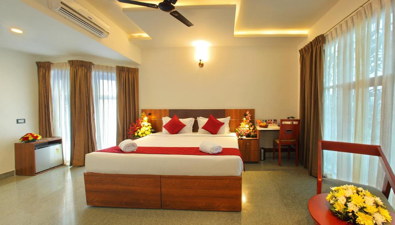 Hotel Thamburu International Thiruvananthapuram Екстериор снимка