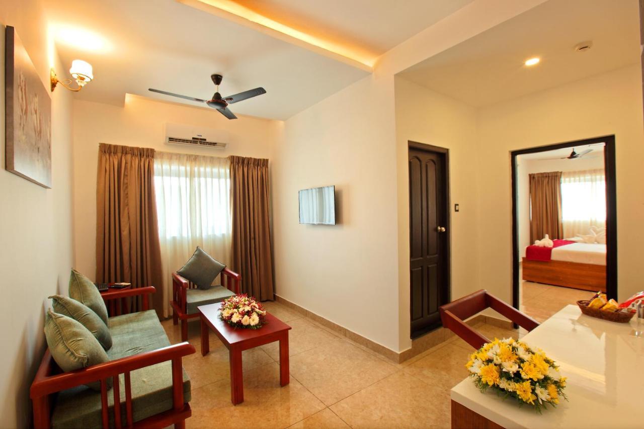 Hotel Thamburu International Thiruvananthapuram Екстериор снимка